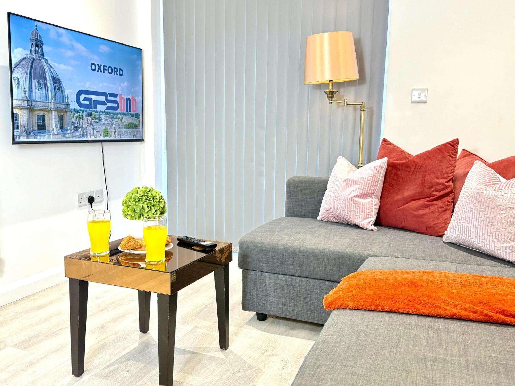 Hazel 1-Bedroom Cousy Flat, Parking, Wifi, Prime Location, Close To Blenheim Palace & Oxford Kidlington Exterior foto