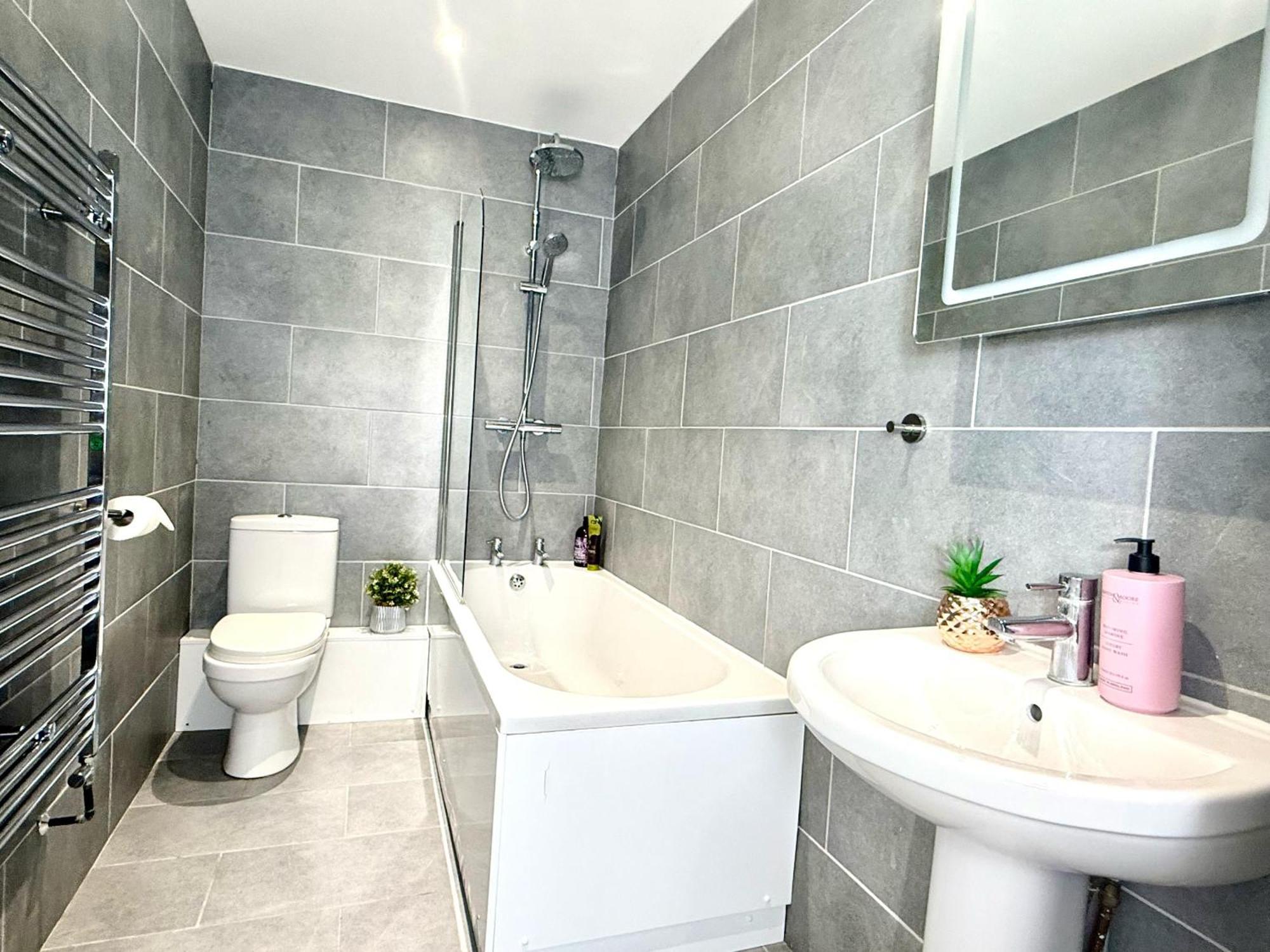 Hazel 1-Bedroom Cousy Flat, Parking, Wifi, Prime Location, Close To Blenheim Palace & Oxford Kidlington Exterior foto