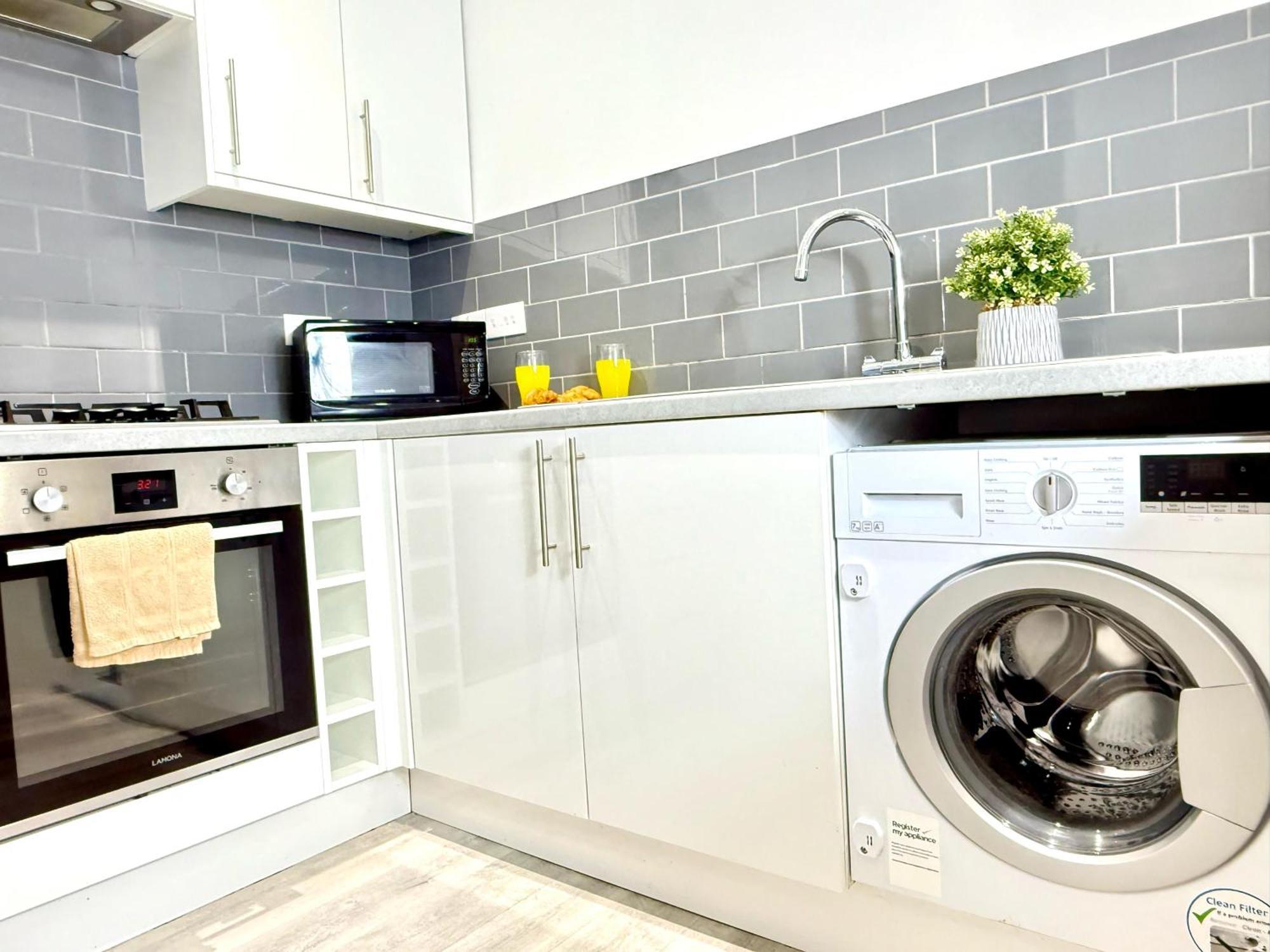 Hazel 1-Bedroom Cousy Flat, Parking, Wifi, Prime Location, Close To Blenheim Palace & Oxford Kidlington Exterior foto